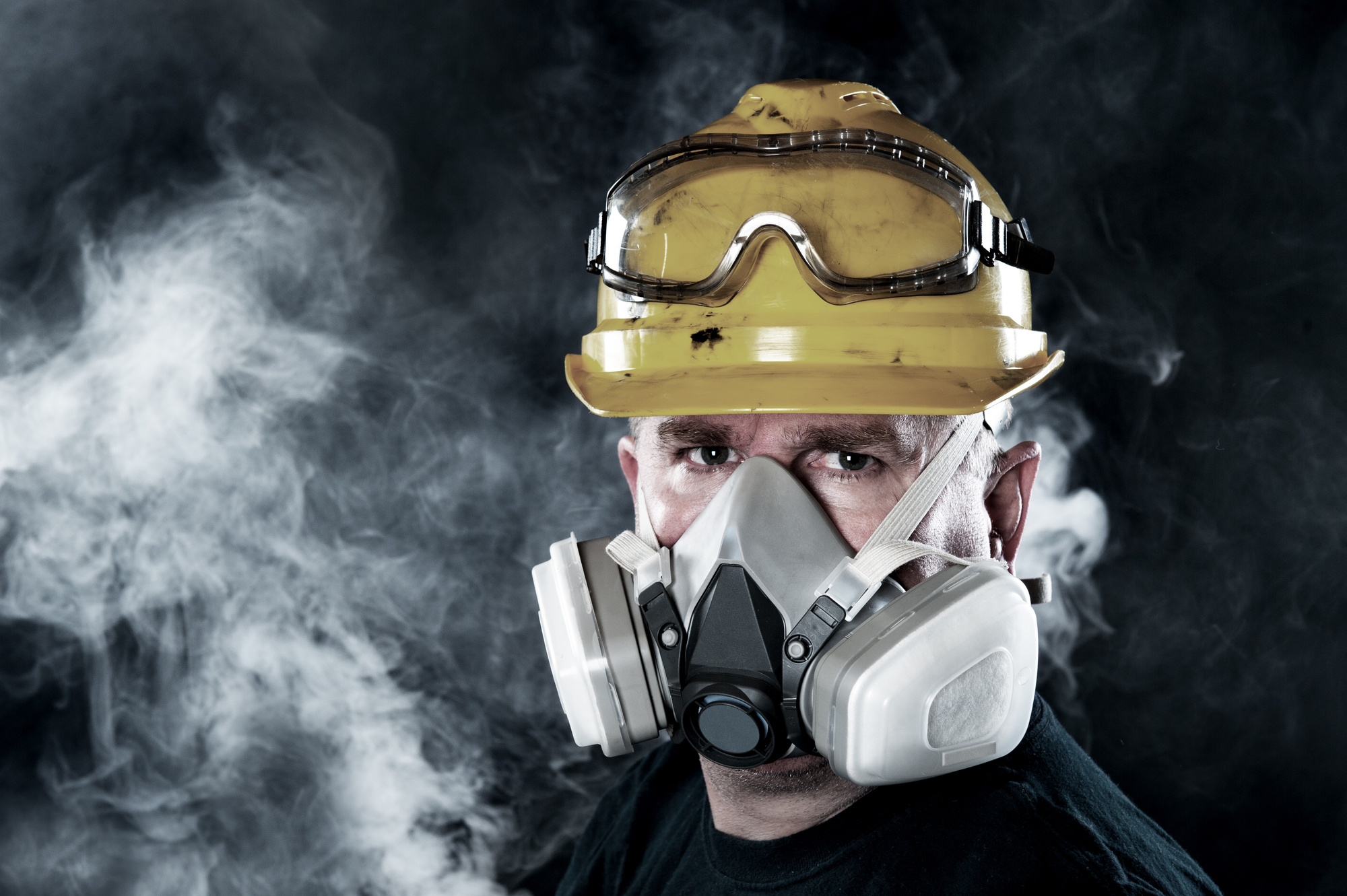 man-wearing-respirator-tritech-safety-training